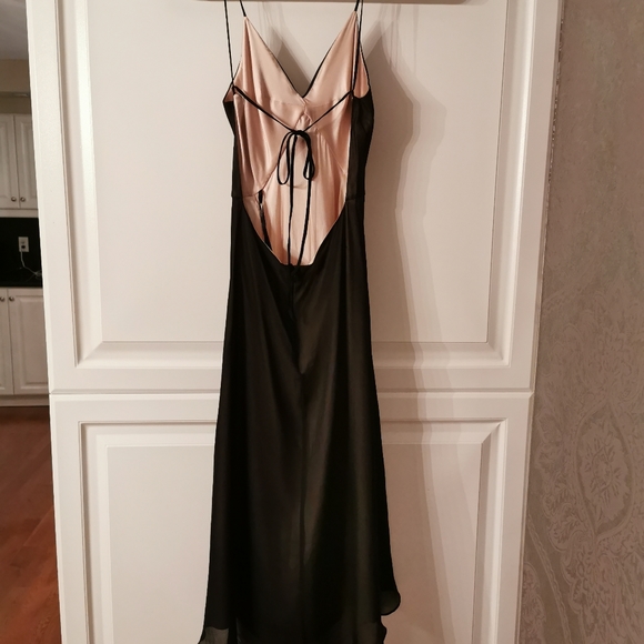 BCBG MaxAzria 100% silk dress with embellishment - Picture 7 of 8